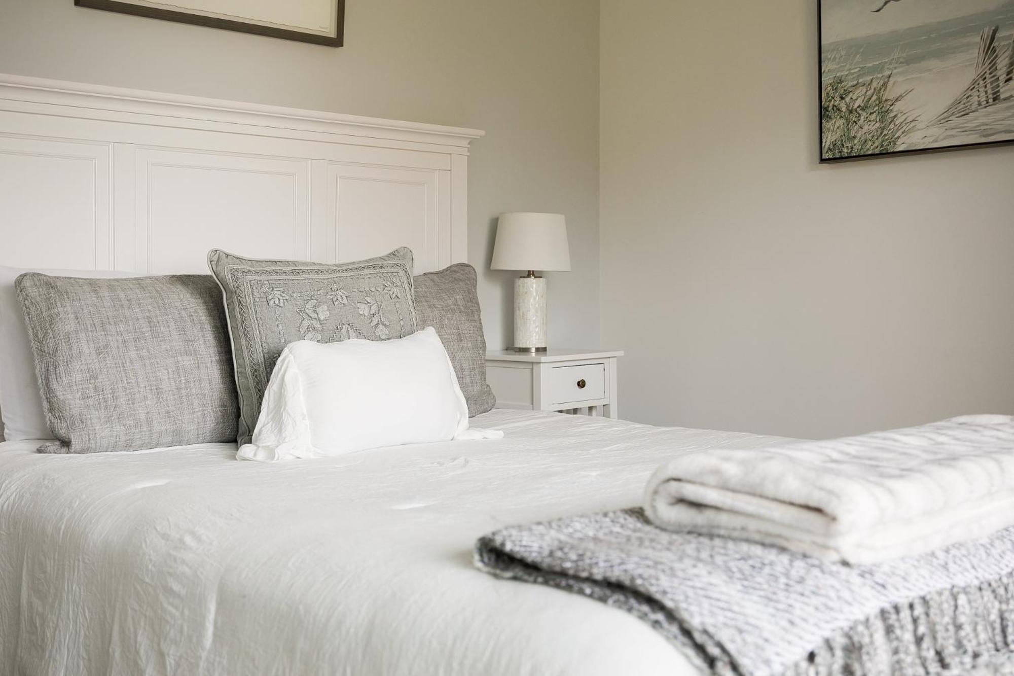 Gorgeous 2 Bedroom Lake View Condo トラバーズ・シティ エクステリア 写真