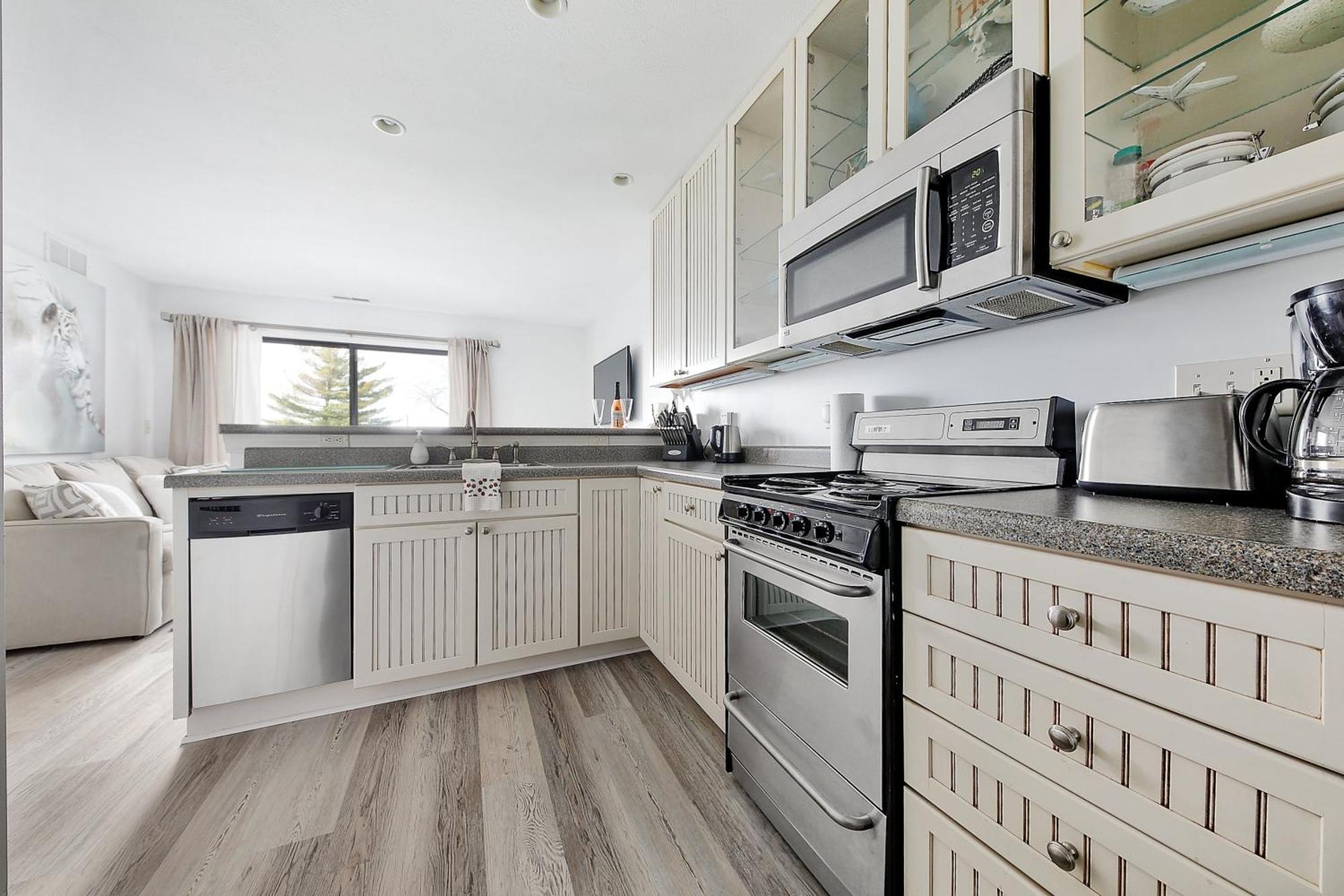 Gorgeous 2 Bedroom Lake View Condo トラバーズ・シティ エクステリア 写真
