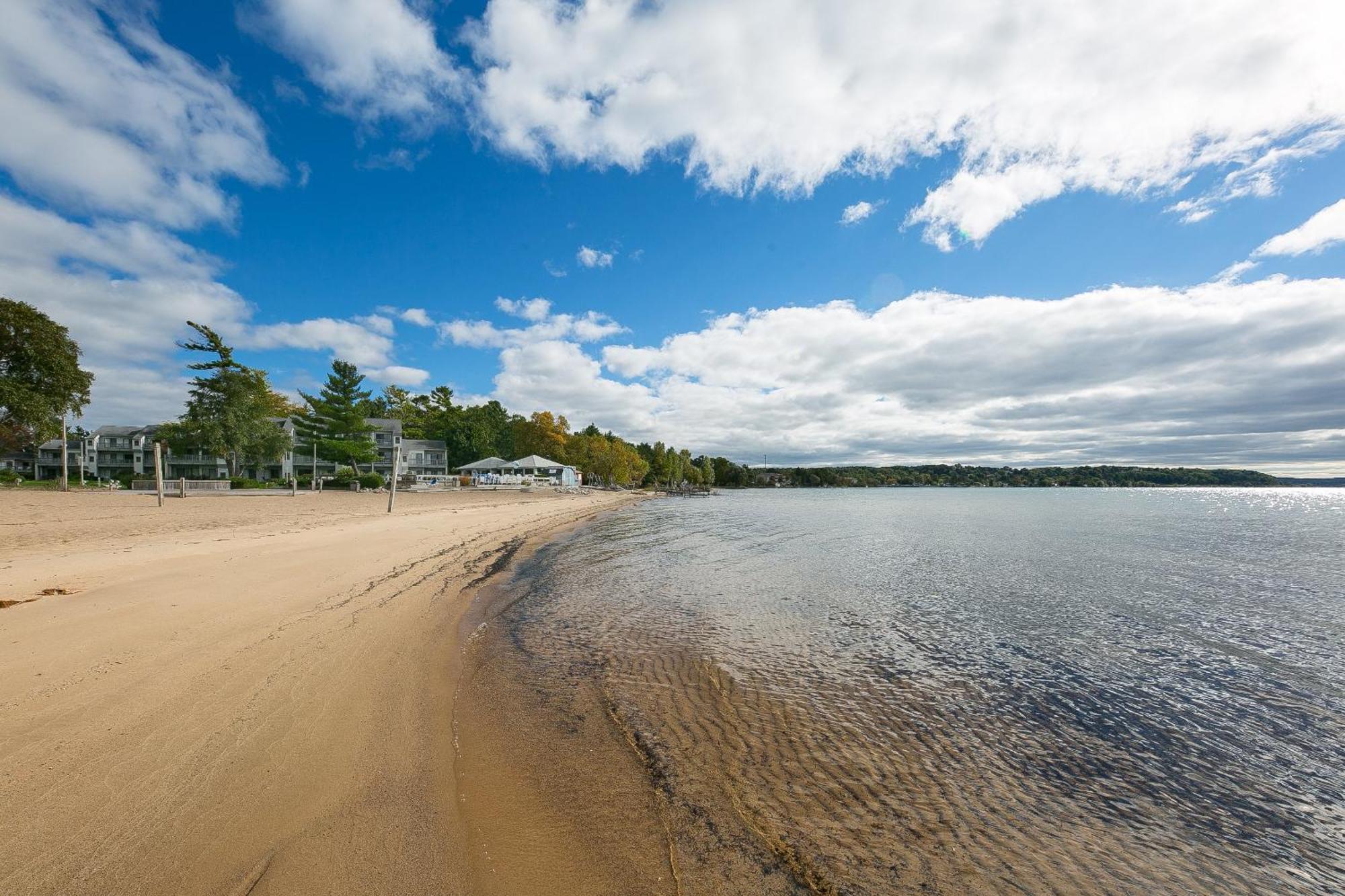 Gorgeous 2 Bedroom Lake View Condo トラバーズ・シティ エクステリア 写真